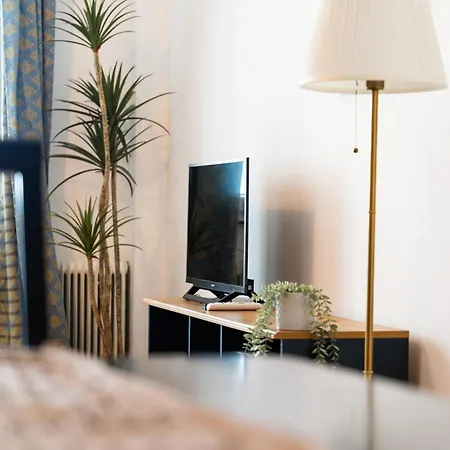 Central Living Apartment Opera-3
